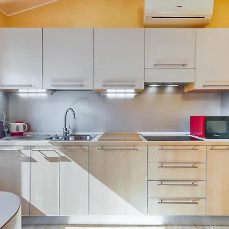 Frida Nuovo Luminoso Con Vista Aperta E Parcheggio Economico Vicino Apartamento