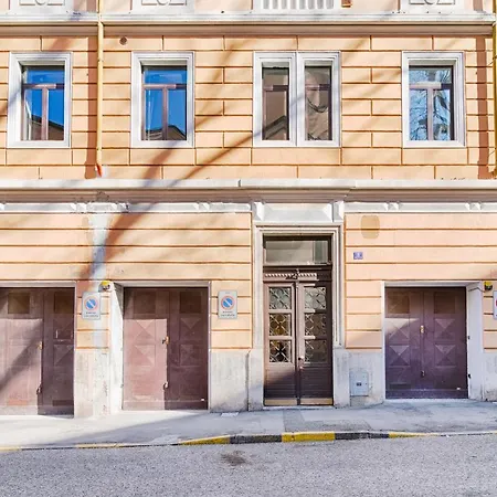Frida Nuovo Luminoso Con Vista Aperta E Parcheggio Economico Vicino Apartamento Trieste