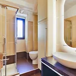 Frida Nuovo Luminoso Con Vista Aperta E Parcheggio Economico Vicino 的里雅斯特